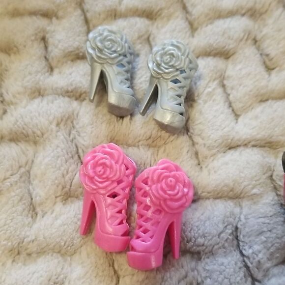 BARBIE DOLL SHOES SET OF 2 - Picture 1 of 6